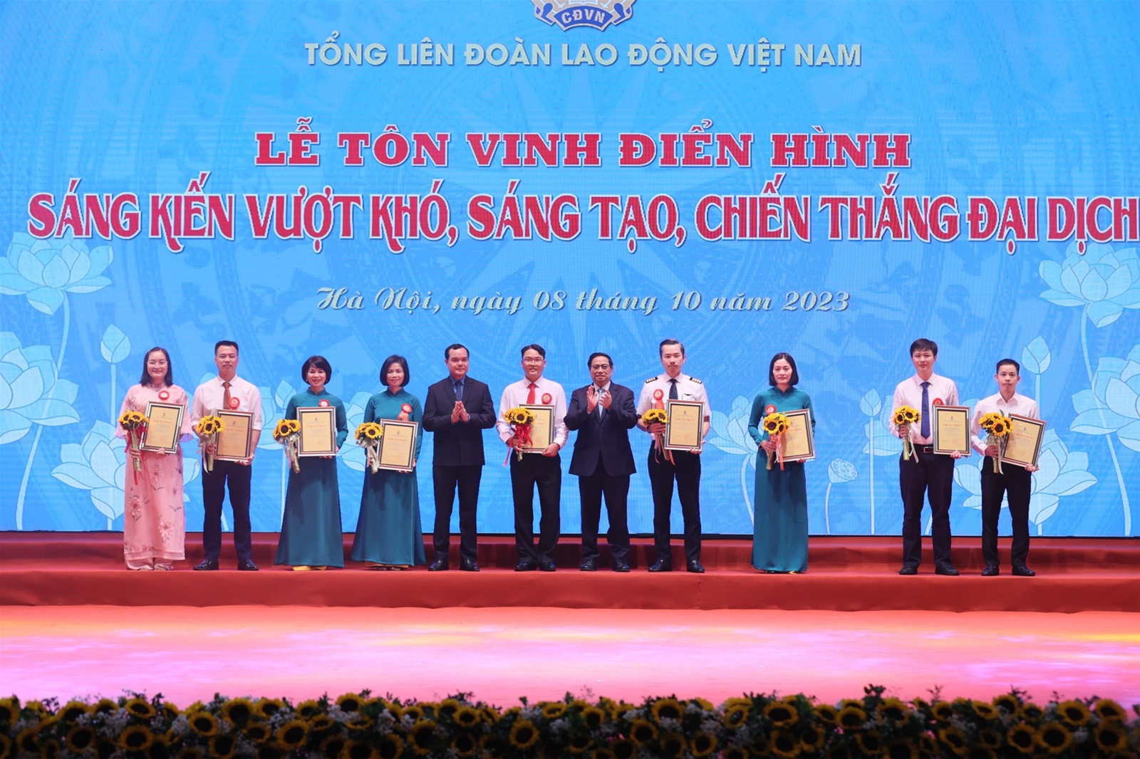 Thủ tướng biểu dương hơn 2 triệu sáng kiến làm lợi hàng chục nghìn tỷ đồng