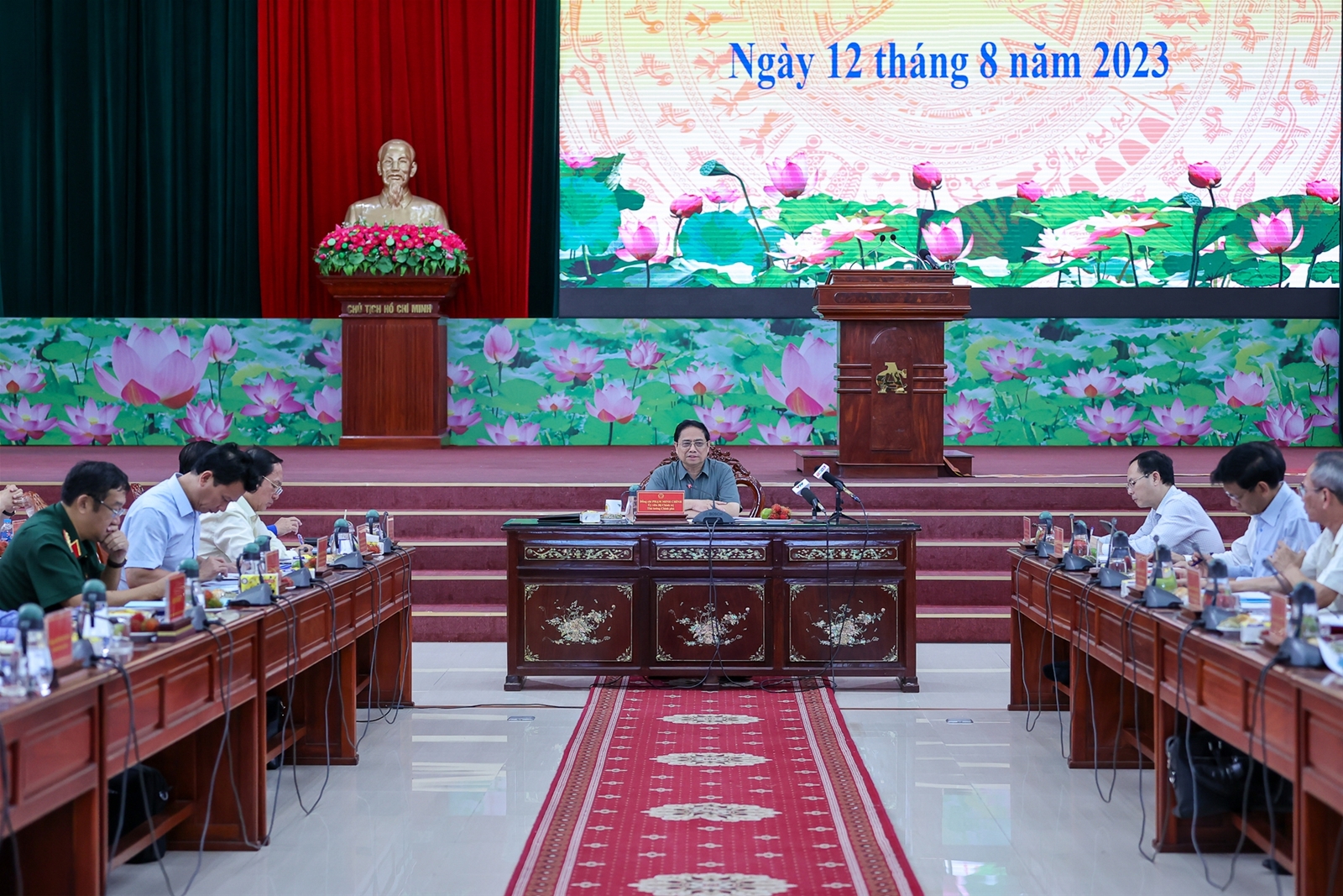 Thủ tướng: Xử lý ngay các điểm sạt lở đặc biệt nguy hiểm tại ĐBSCL