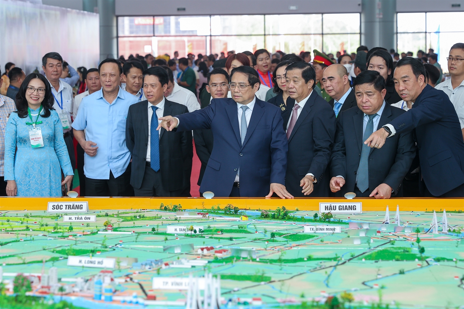 Phát triển Vĩnh Long toàn diện, văn minh, hiện đại, sinh thái, bền vững, có trình độ phát triển khá so với cả nước