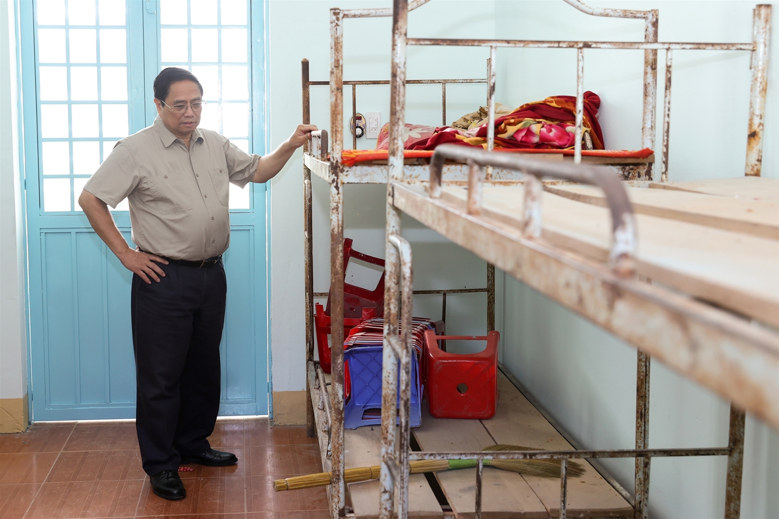 Thủ tướng thăm trường dân tộc nội trú tại huyện nghèo của Kon Tum