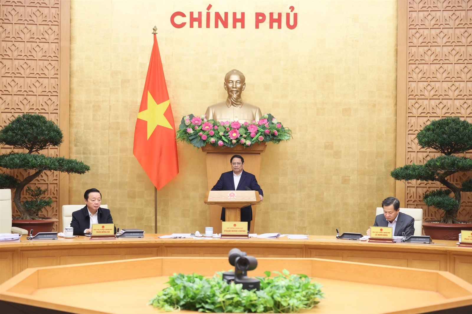 Thủ tướng: Tiếp tục đổi mới và đầu tư nhiều hơn nữa cho xây dựng pháp luật, hoàn thiện thể chế