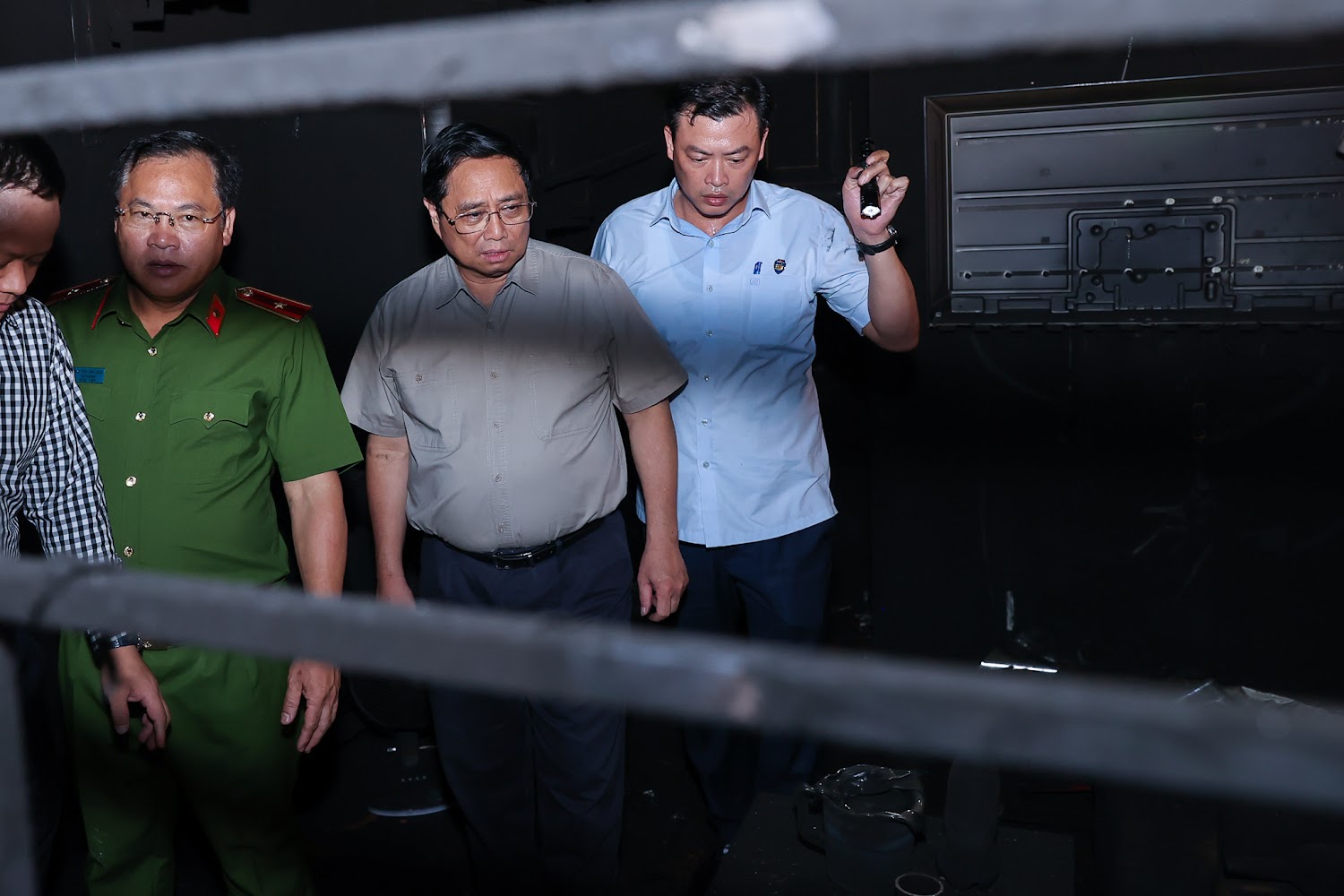 Thủ tướng thị sát hiện trường vụ cháy đặc biệt nghiêm trọng tại Hà Nội