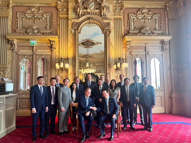 Phó Thủ tướng Trần Hồng Hà làm việc với Đặc phái viên về khí hậu của Hà Lan