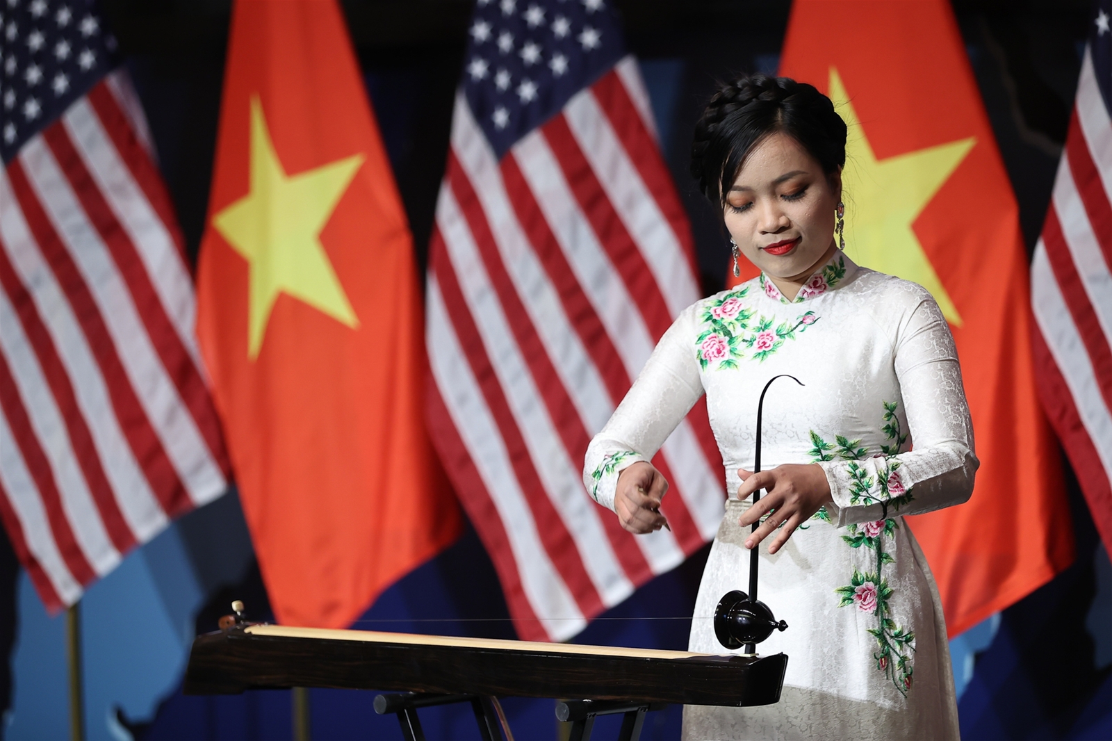 Những chuyến bay đêm và vị thế, vai trò Việt Nam với những cơ hội mang tầm chiến lược