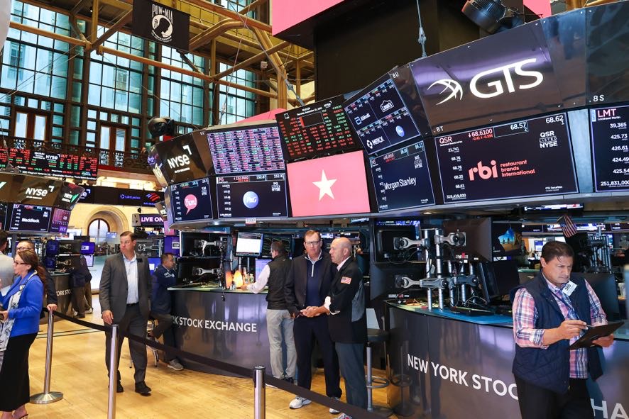 Chùm ảnh: Thủ tướng rung chuông khai mạc phiên giao dịch tại Sàn chứng khoán New York
