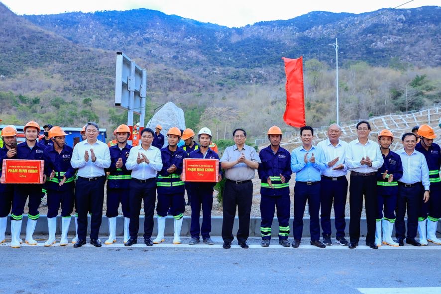 Khánh thành thêm 2 dự án huyết mạch, cả nước có hơn 2.000 km cao tốc