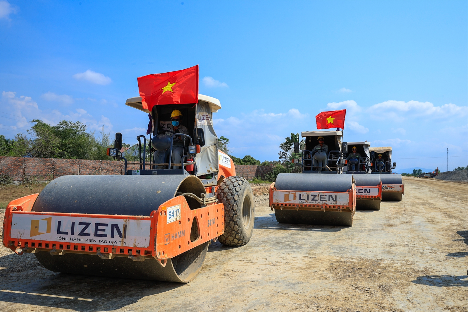 Thủ tướng kiểm tra hiện trường, đốc thúc nhiều dự án cao tốc trọng điểm vào ngày nghỉ lễ