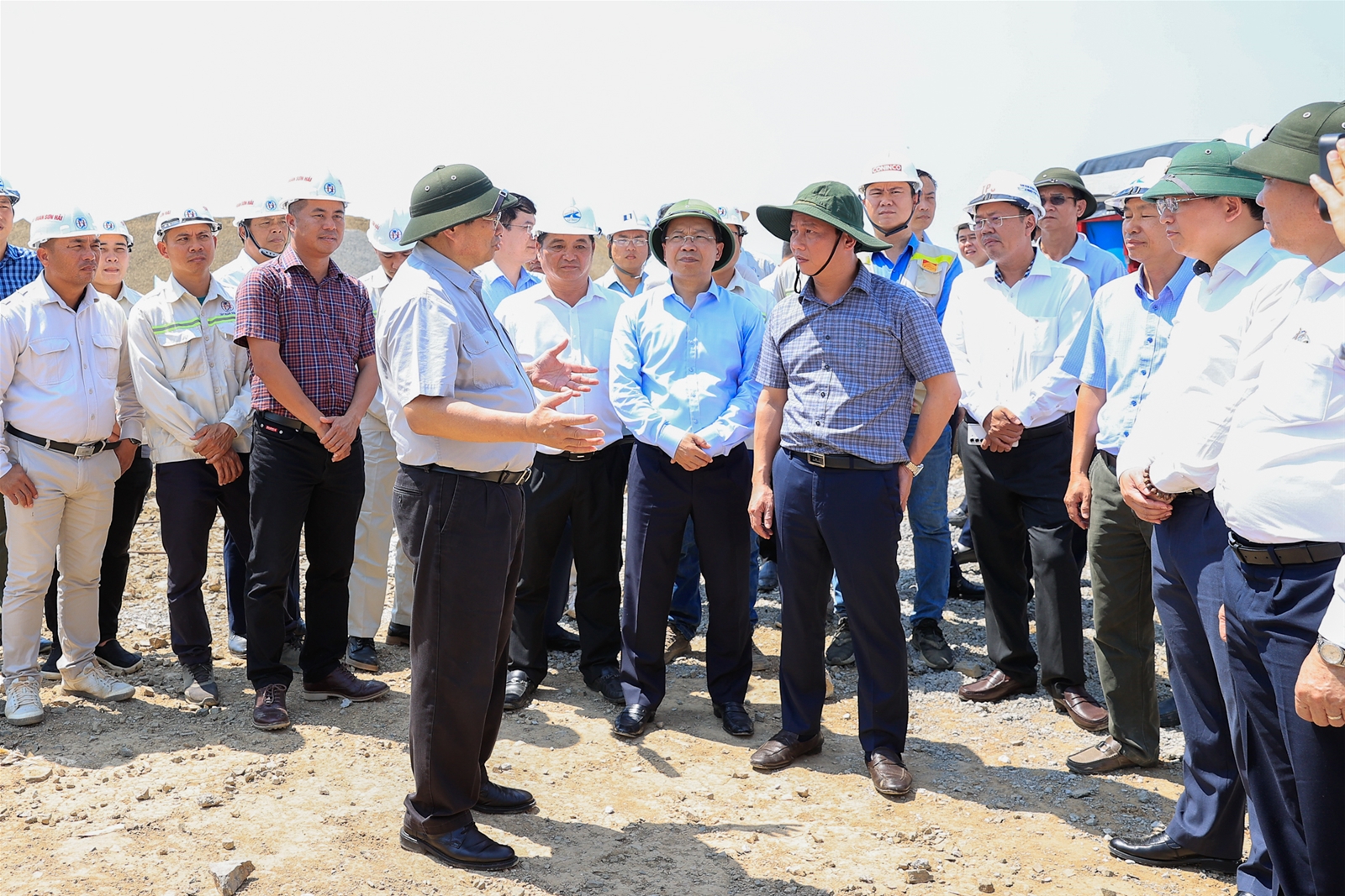 Thủ tướng kiểm tra hiện trường, đốc thúc nhiều dự án cao tốc trọng điểm vào ngày nghỉ lễ