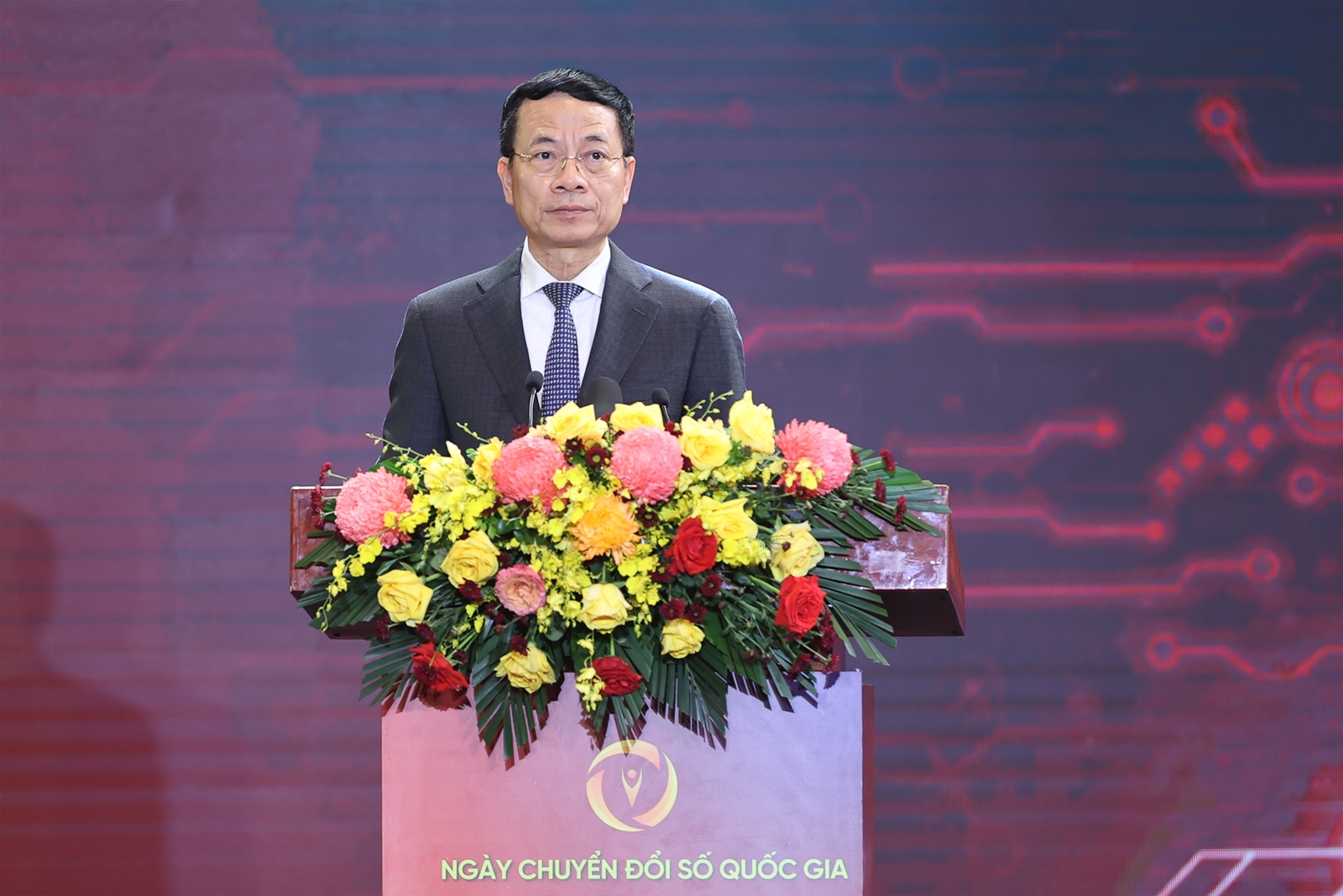 Thủ tướng: Đẩy mạnh số hóa giao dịch bất động sản, làm sạch dữ liệu người giao dịch chứng khoán