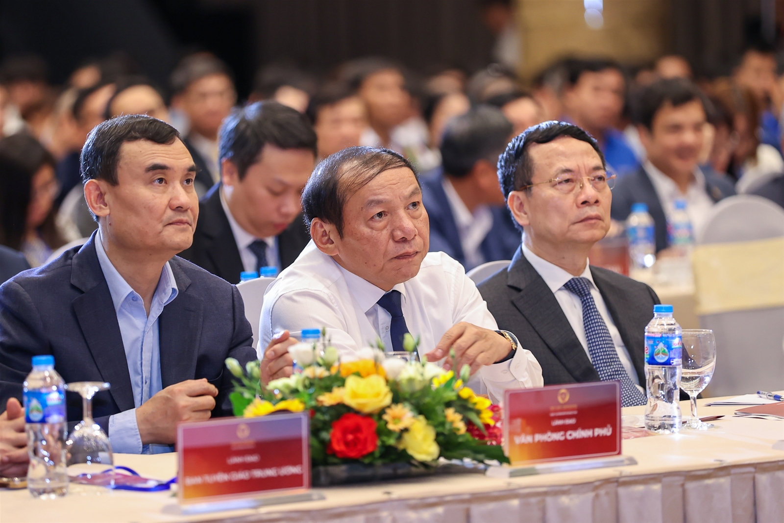 Thủ tướng: Đẩy mạnh số hóa giao dịch bất động sản, làm sạch dữ liệu người giao dịch chứng khoán