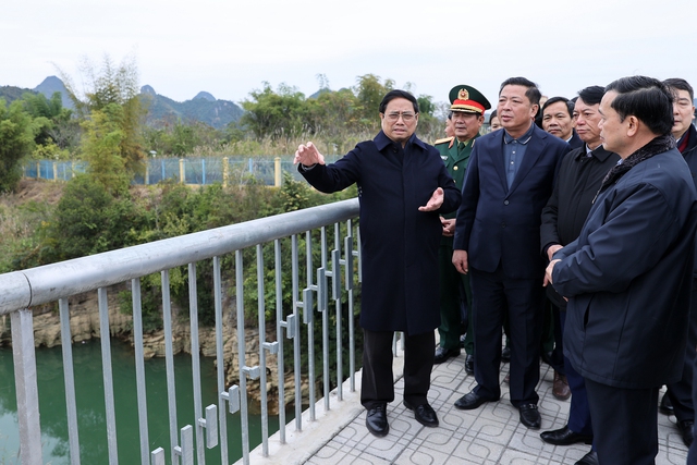 Thủ tướng thăm, chúc Tết mẹ Việt Nam anh hùng, đồng bào, chiến sĩ tại vùng biên giới Cao Bằng