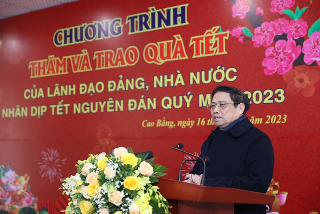 Thủ tướng thăm, chúc Tết mẹ Việt Nam anh hùng, đồng bào, chiến sĩ tại vùng biên giới Cao Bằng