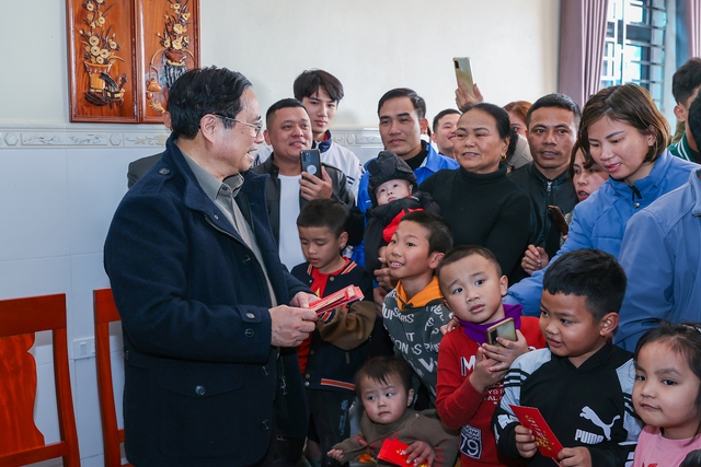 Thủ tướng kiểm tra dự án cao tốc Diễn Châu-Bãi Vọt, thị sát thi công hầm Thần Vũ