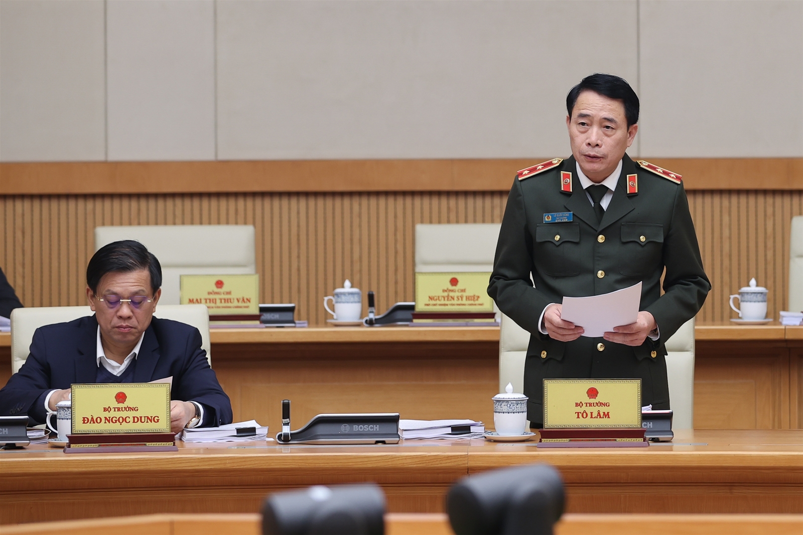 Thủ tướng: Tiếp tục đổi mới và đầu tư nhiều hơn nữa cho xây dựng pháp luật, hoàn thiện thể chế