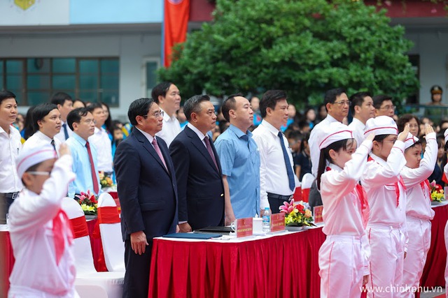 Chùm ảnh: Thủ tướng Phạm Minh Chính dự Lễ Khai giảng năm học mới