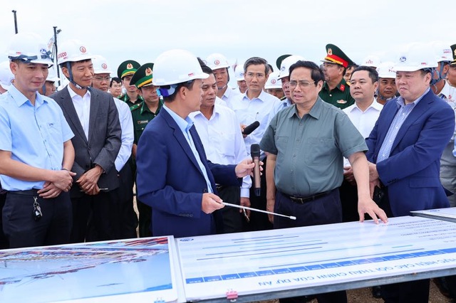 Thủ tướng kiểm tra, tháo gỡ vướng mắc cho các cảng biển, sân bay trọng điểm tại Hải Phòng