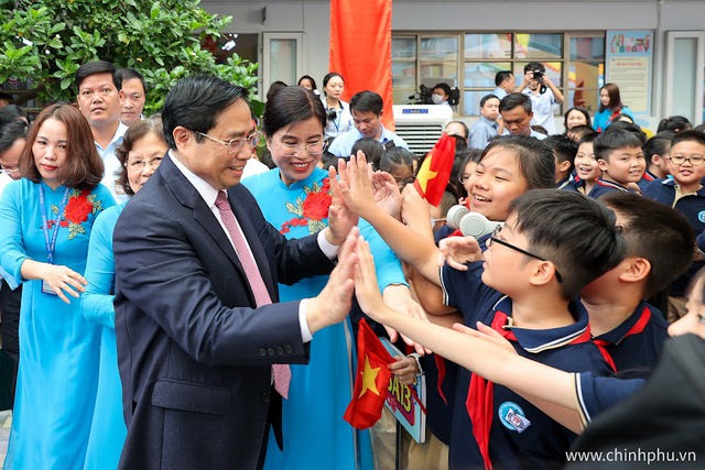 Chùm ảnh: Thủ tướng Phạm Minh Chính dự Lễ Khai giảng năm học mới