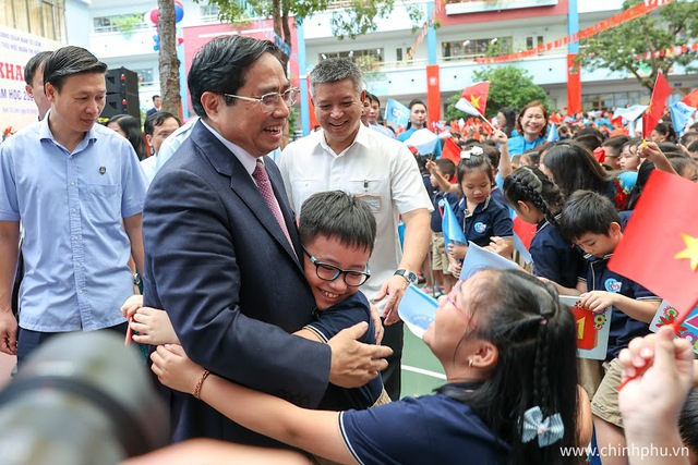 Chùm ảnh: Thủ tướng Phạm Minh Chính dự Lễ Khai giảng năm học mới