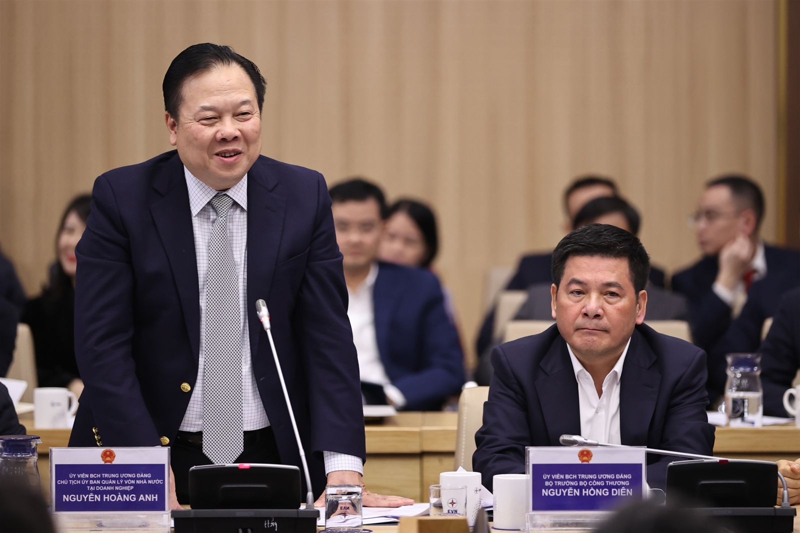 Thủ tướng động viên, giao nhiệm vụ để EVN đủ điện phục vụ người dân, doanh nghiệp