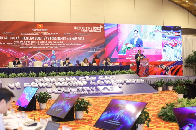 Đẩy mạnh chuyển đổi số và chuyển đổi xanh, tạo đột phá rút ngắn quá trình công nghiệp hóa, hiện đại hóa