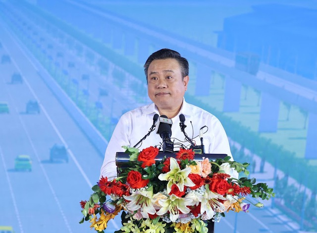 Thủ tướng: Phải 'vượt nắng thắng mưa, thực hiện 3 ca 4 kíp' triển khai đường Vành đai 4 - Vùng Thủ đô Hà Nội