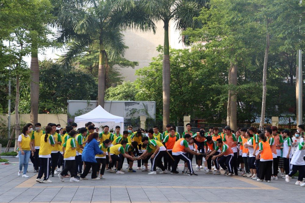 Đại học TN&MT Hà Nội mít tinh hưởng ứng Ngày Môi trường thế giới