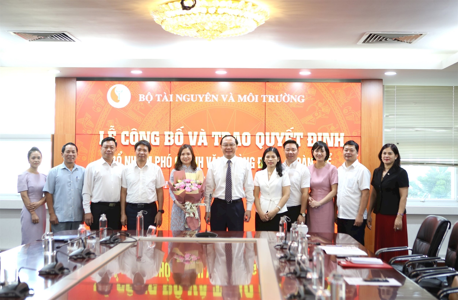 Trao quyết định bổ nhiệm Phó Chánh Văn phòng Đảng - Đoàn thể, Bộ TN&MT