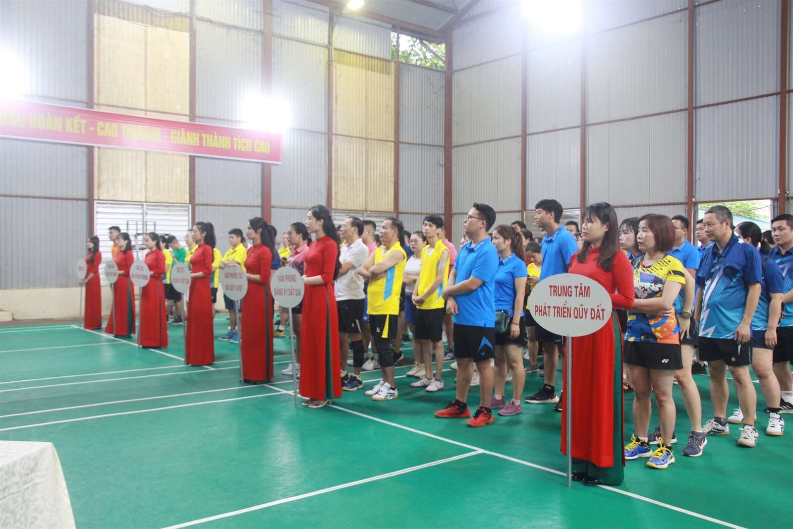 Gần 100 VĐV tham gia giải thể thao Sở TN&MT Yên Bái