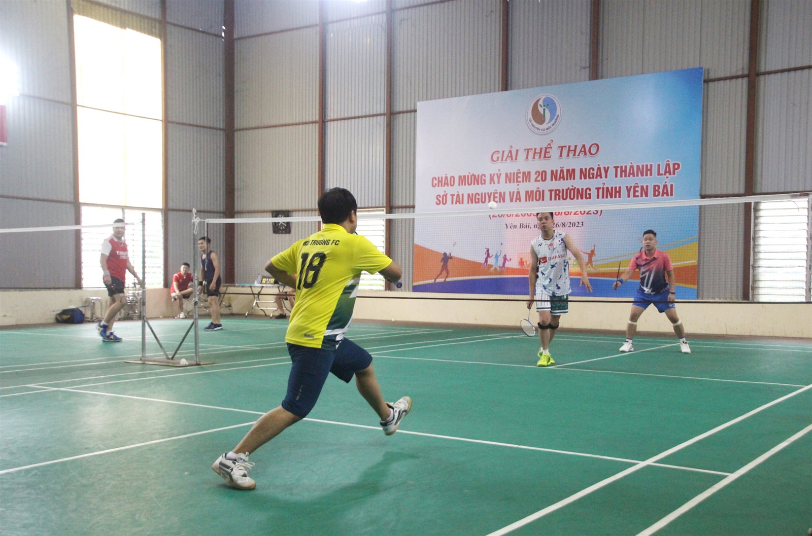 Gần 100 VĐV tham gia giải thể thao Sở TN&MT Yên Bái