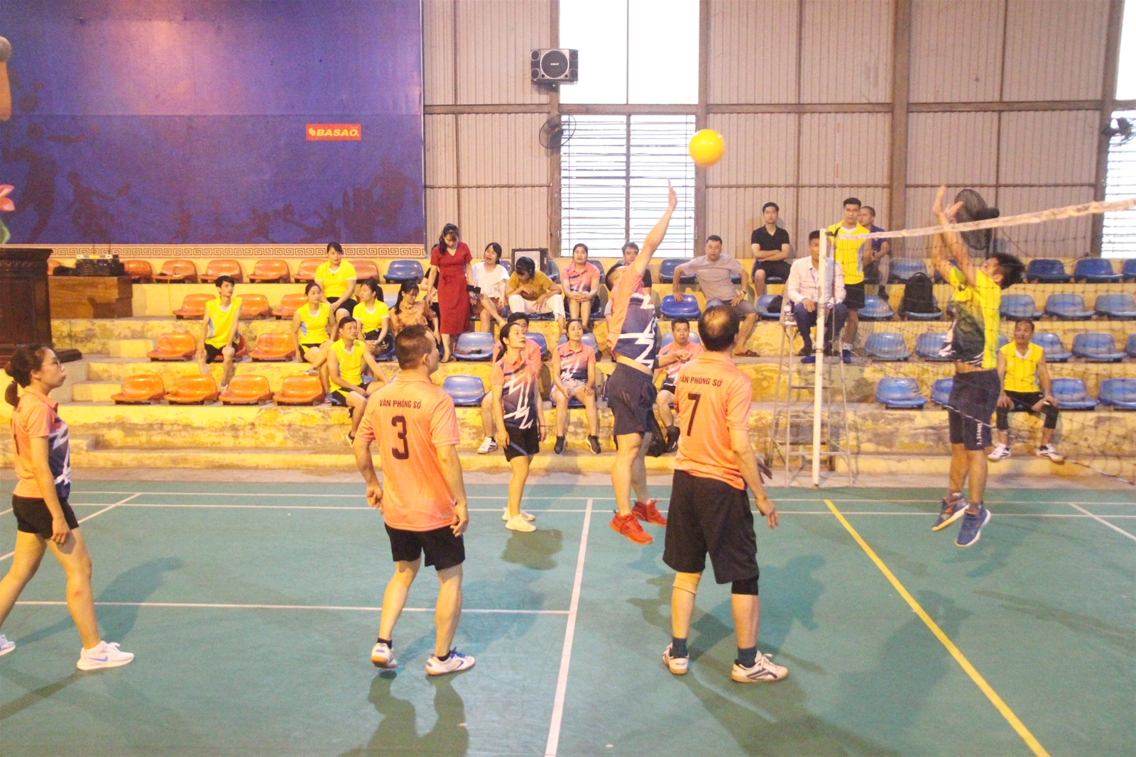 Gần 100 VĐV tham gia giải thể thao Sở TN&MT Yên Bái