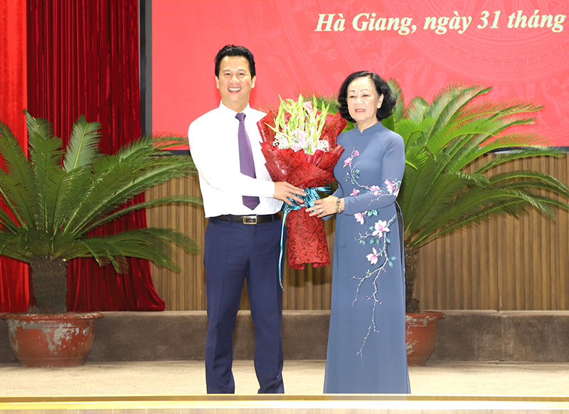 Công bố Quyết định của Bộ Chính trị về công tác cán bộ