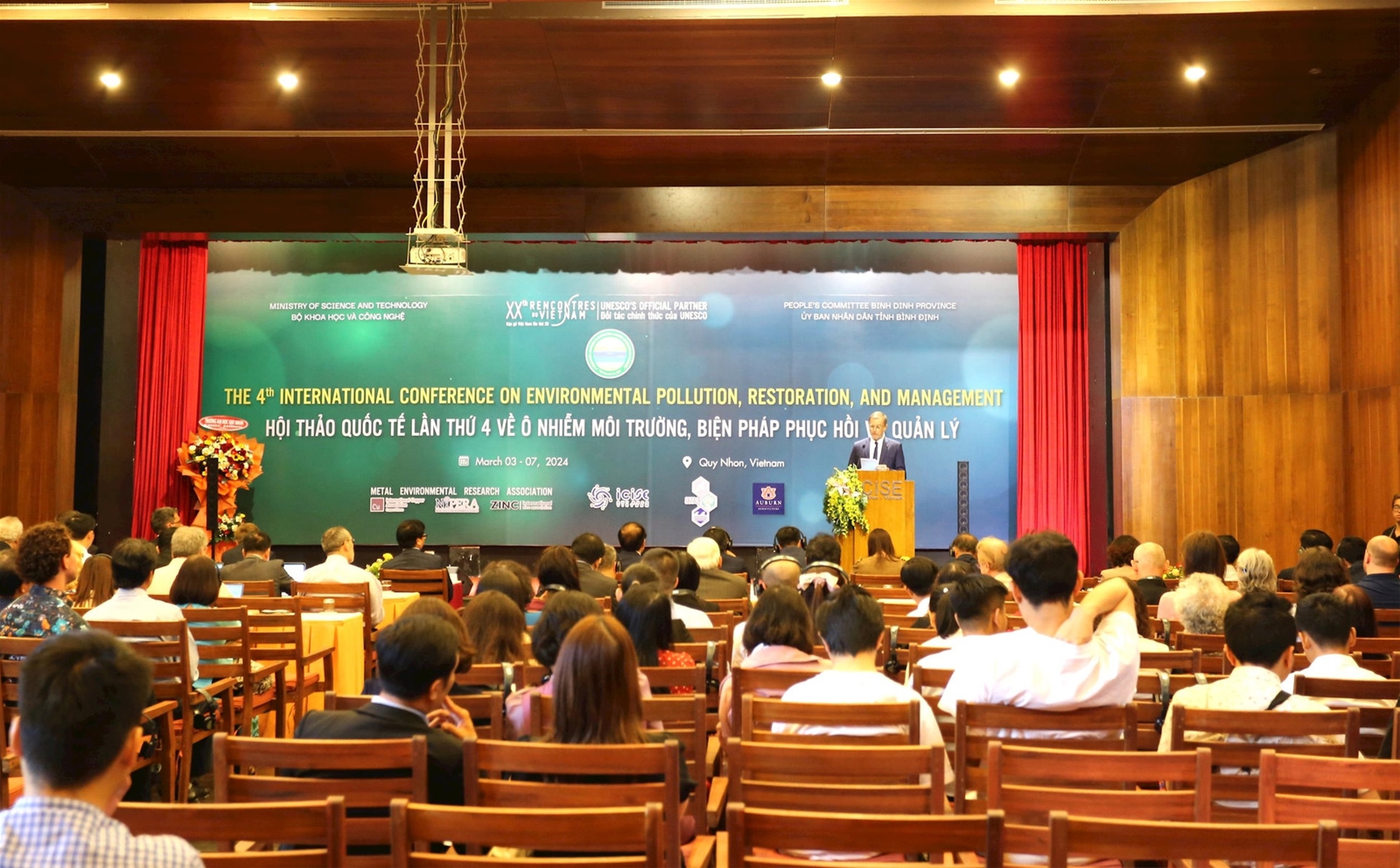 Tìm giải pháp cho các thách thức về môi trường