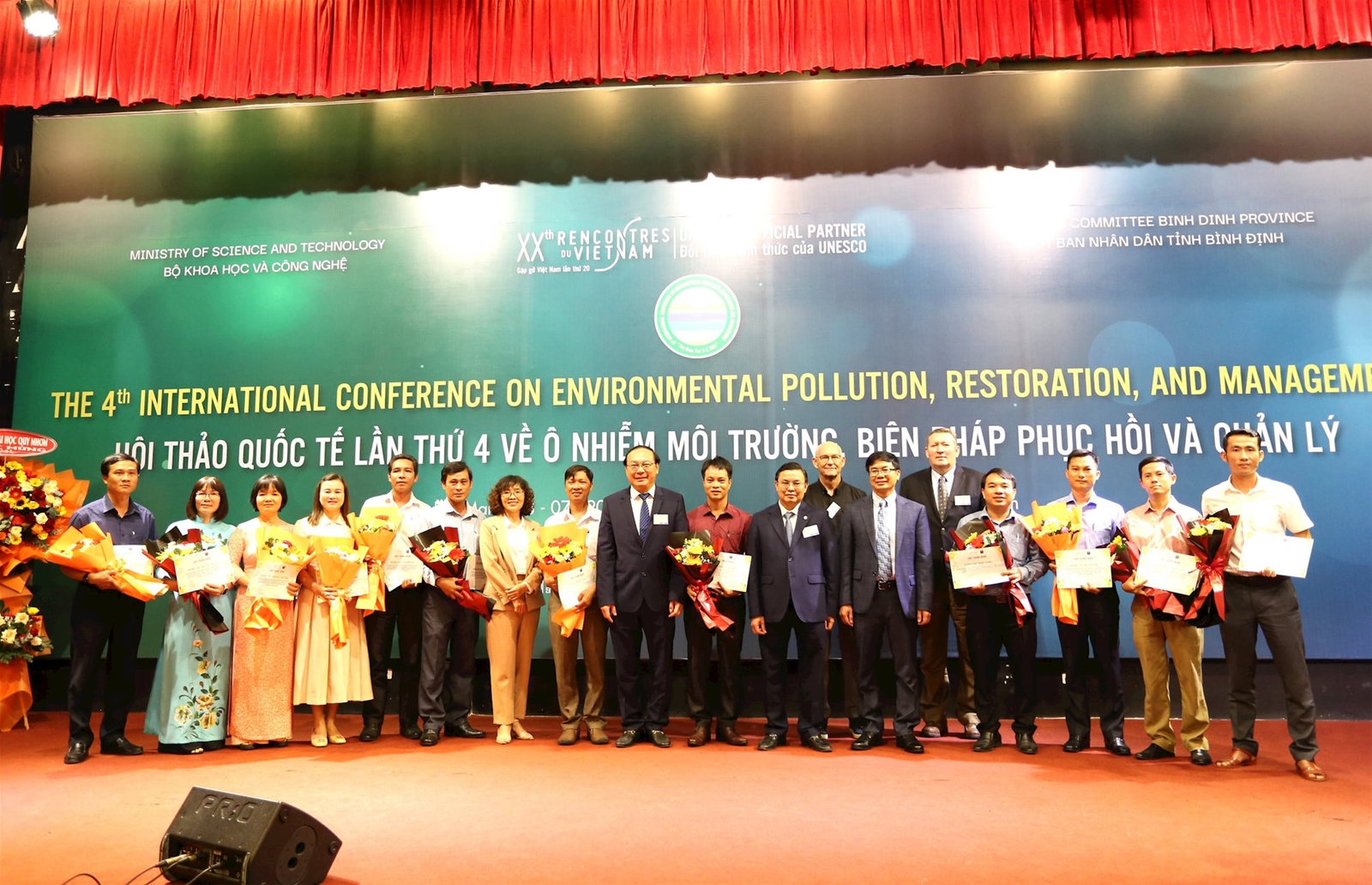 Tìm giải pháp cho các thách thức về môi trường