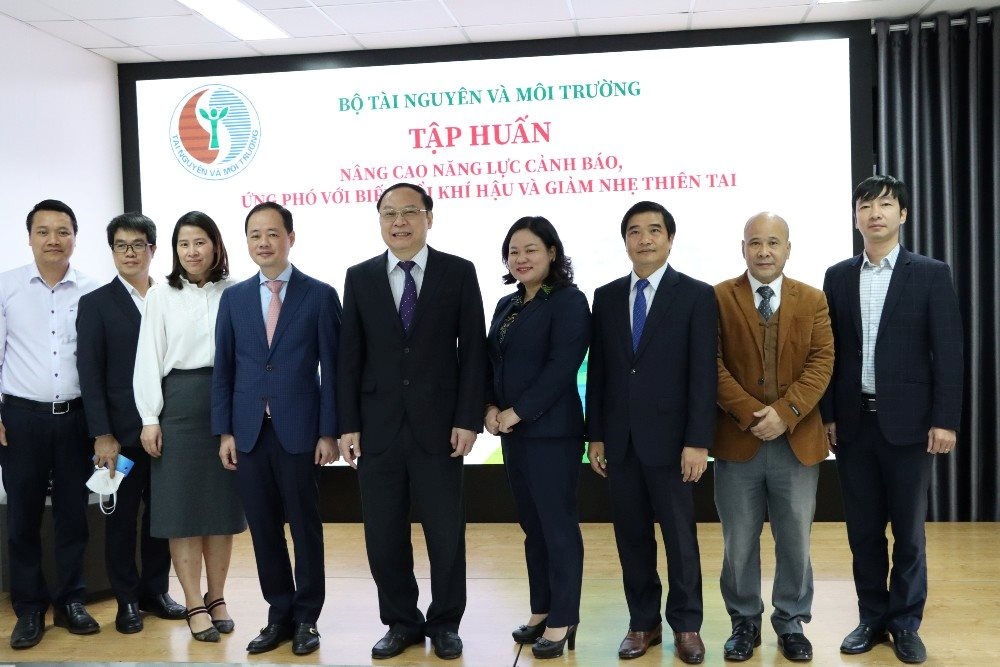 Tập huấn nâng cao năng lực cảnh báo, ứng phó với biến đổi khí hậu và giảm nhẹ thiên tai