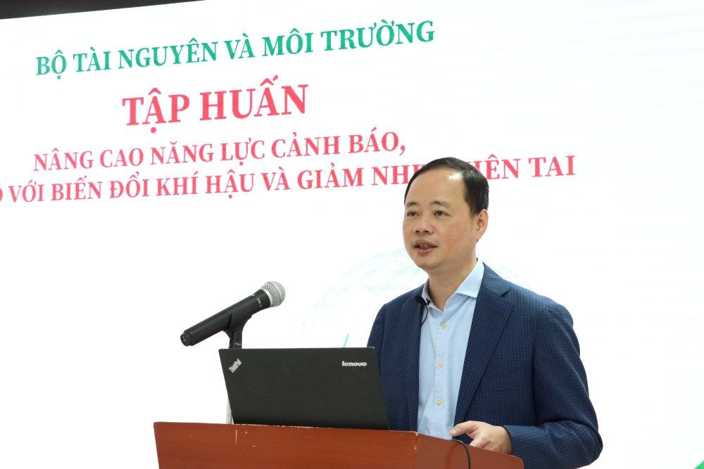Tập huấn nâng cao năng lực cảnh báo, ứng phó với biến đổi khí hậu và giảm nhẹ thiên tai