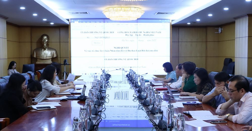 Hoàn thiện Nghị quyết về việc lấy ý kiến nhân dân đối với dự thảo Luật Đất đai (sửa đổi)