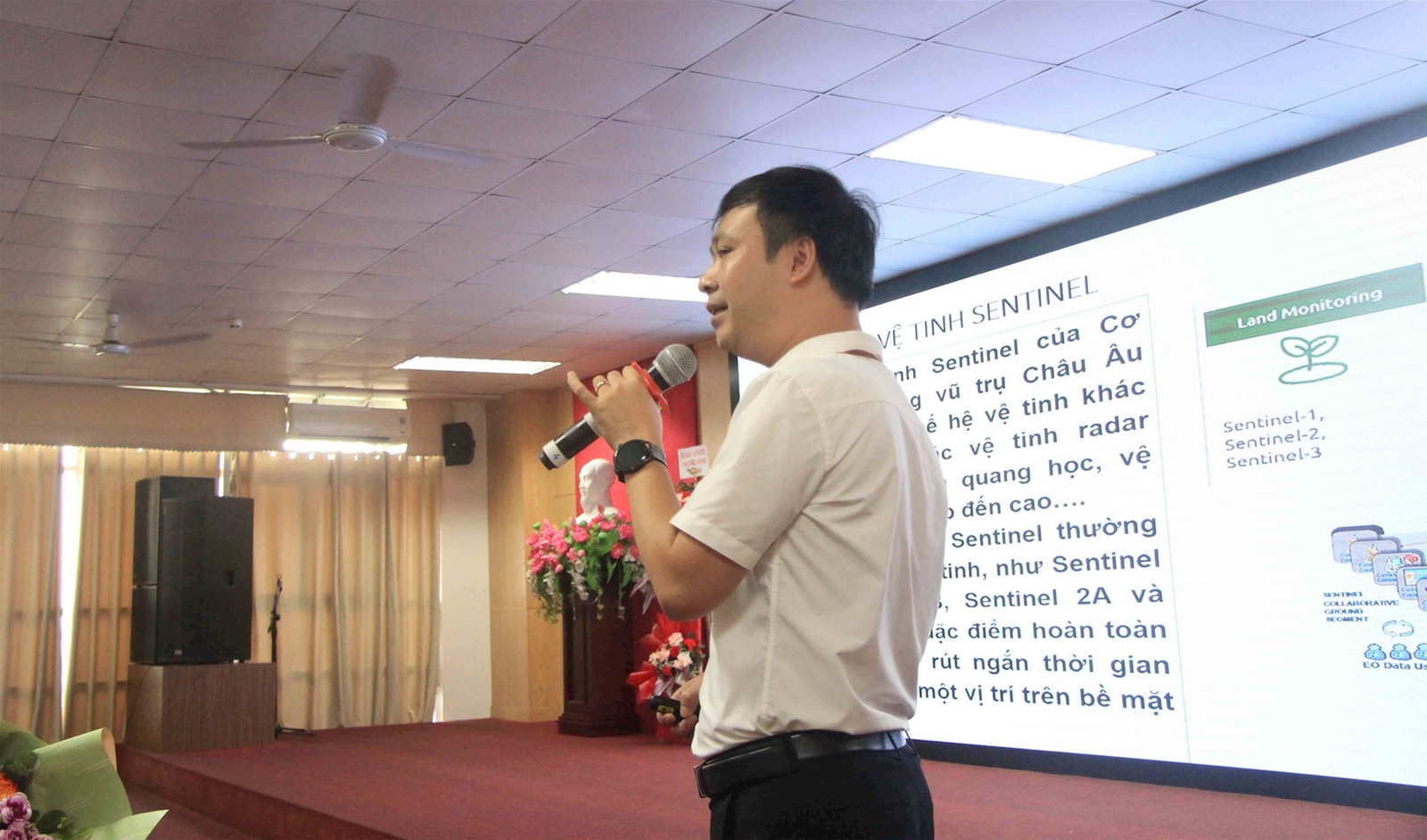 Nhiều nhà khoa học dự Hội thảo Khoa học “Phát triển và quản lý bền vững tài nguyên và môi trường