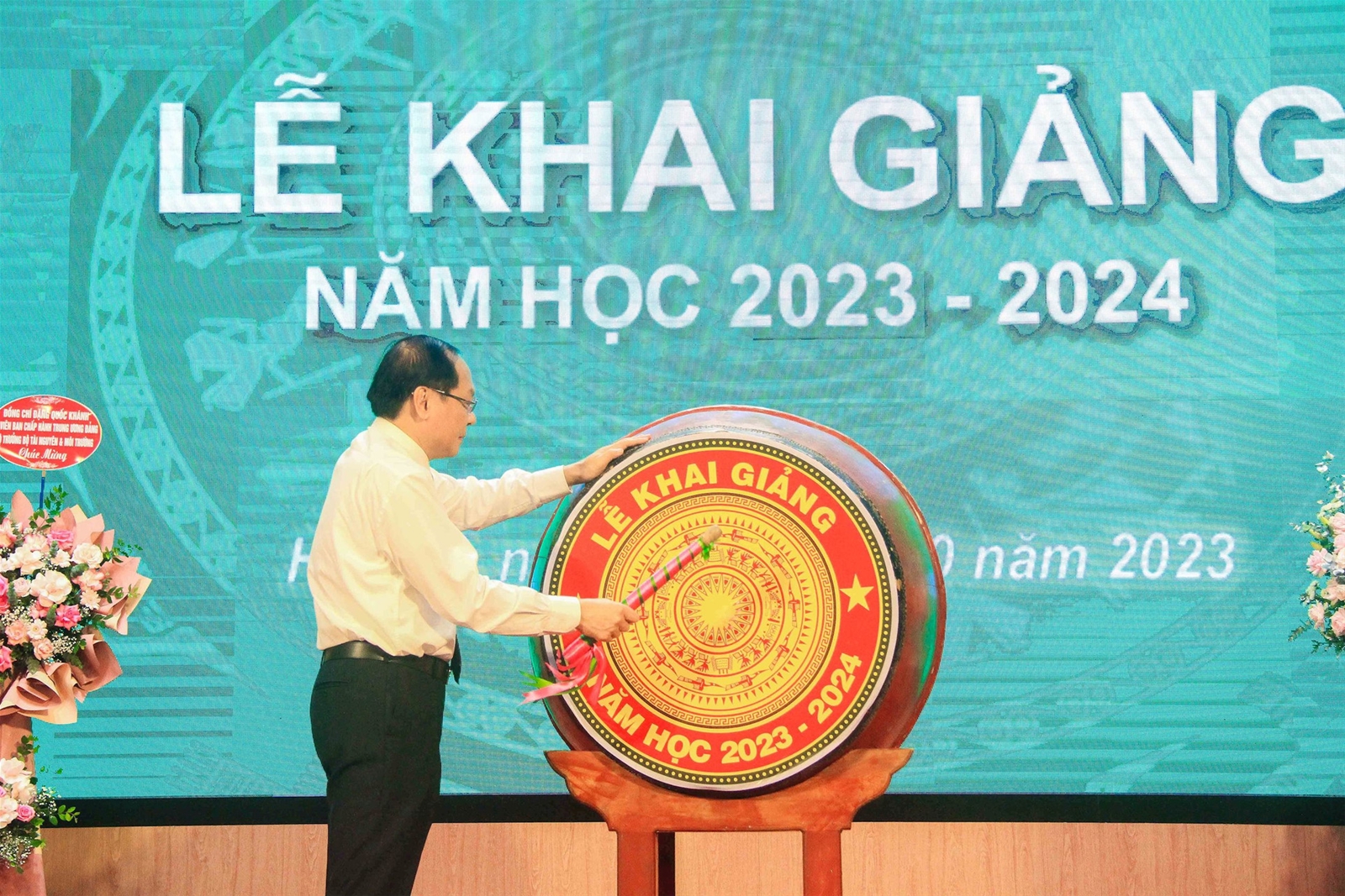Thứ trưởng Lê Công Thành dự Khai giảng năm học 2023 - 2024 trường Đại học TN&MT Hà Nội