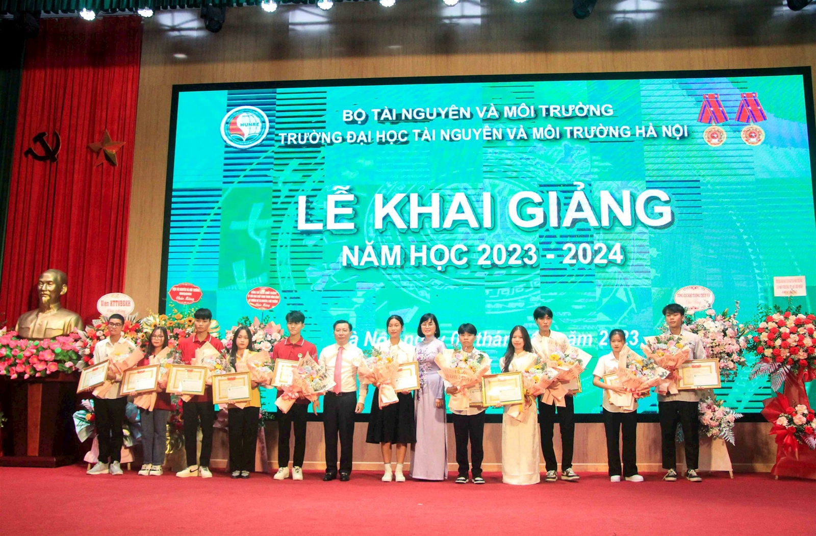 Thứ trưởng Lê Công Thành dự Khai giảng năm học 2023 - 2024 trường Đại học TN&MT Hà Nội