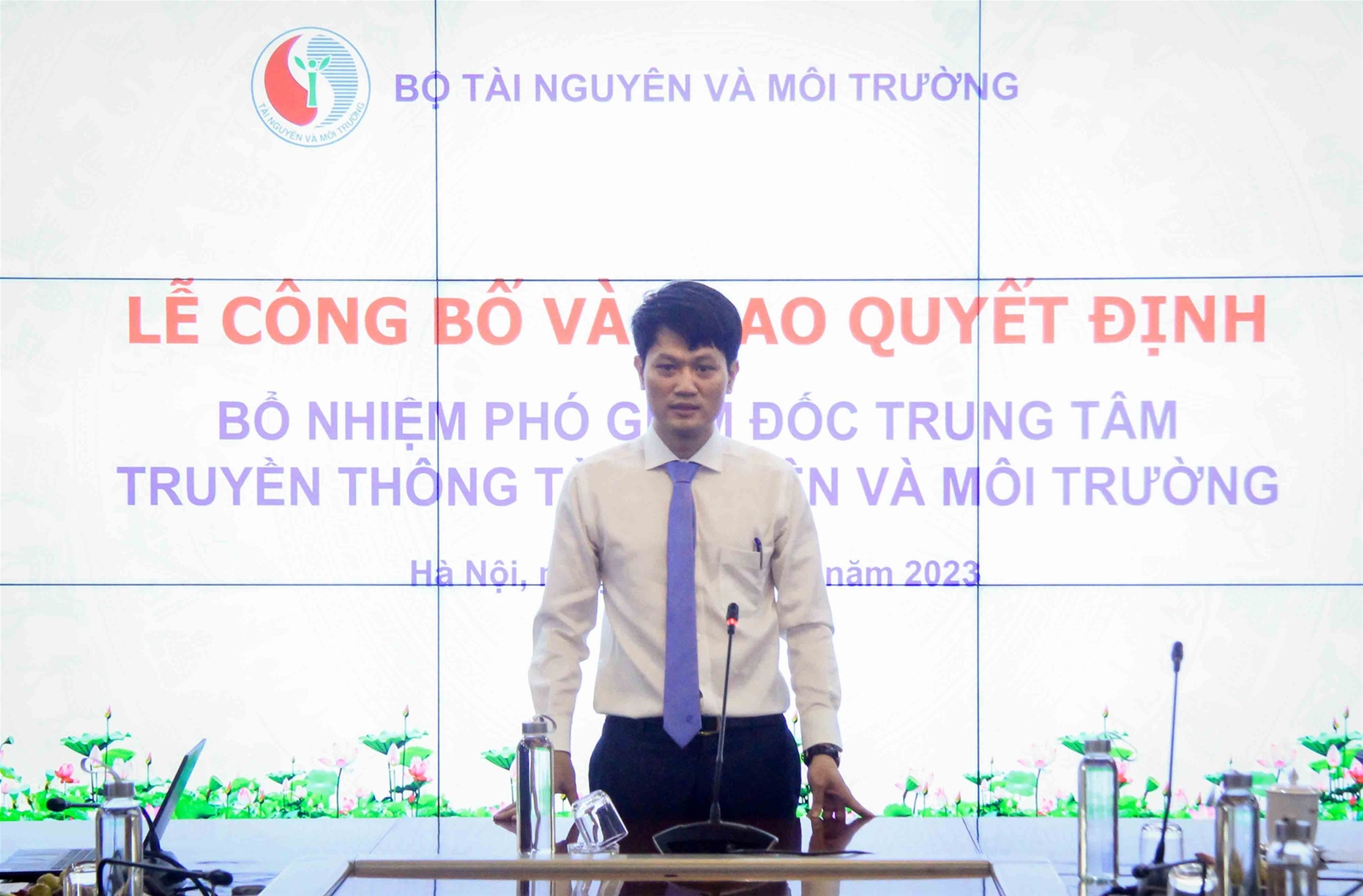 Trao quyết định bổ nhiệm Phó Giám đốc Trung tâm Truyền thông Tài nguyên và Môi trường