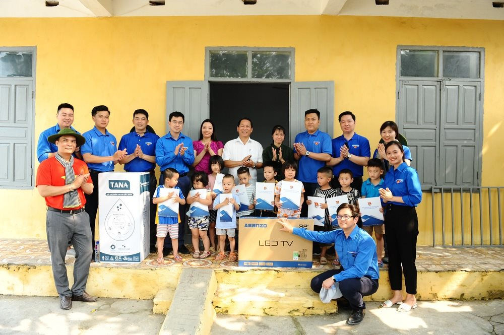 Đoàn thanh niên Bộ TN&MT: Hành động nhỏ, ý nghĩa lớn vì biển đảo quê hương