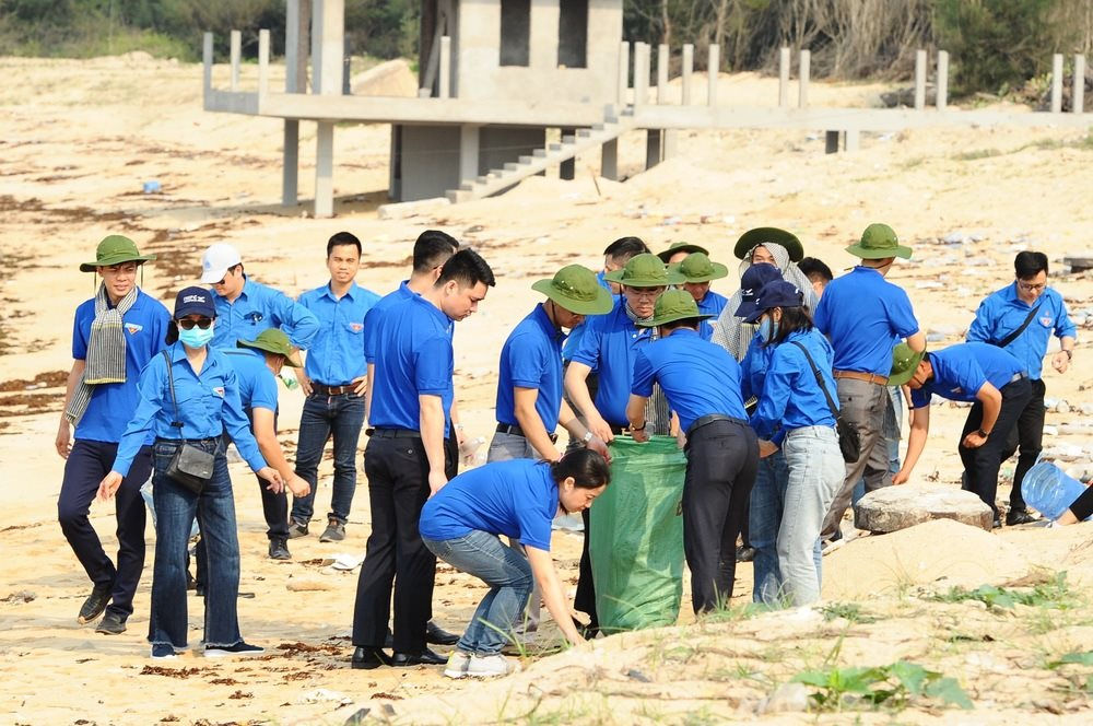 Đoàn thanh niên Bộ TN&MT: Hành động nhỏ, ý nghĩa lớn vì biển đảo quê hương