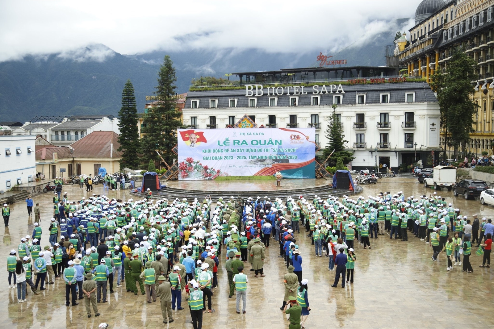 Ra quân khởi động đề án xây dựng đô thị 'Sa Pa Sạch'