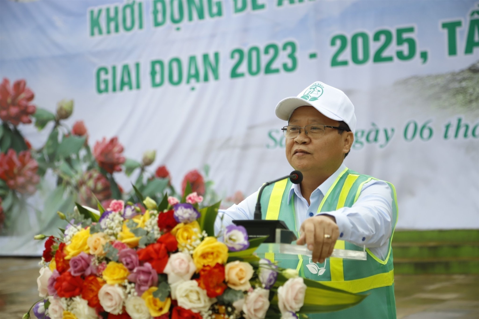 Ra quân khởi động đề án xây dựng đô thị 'Sa Pa Sạch'