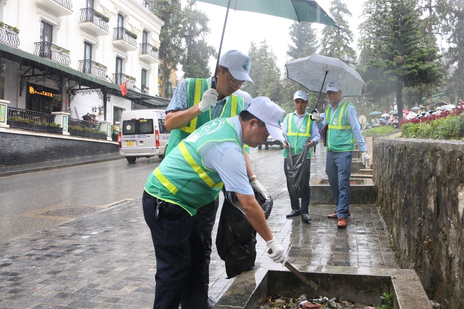 Ra quân khởi động đề án xây dựng đô thị 'Sa Pa Sạch'