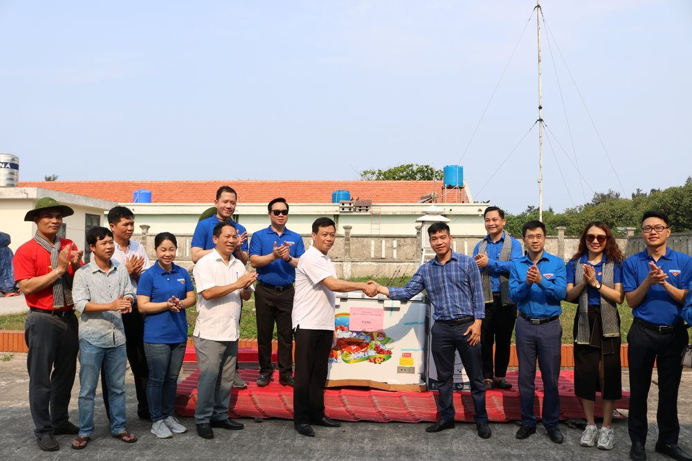Đoàn thanh niên Bộ TN&MT: Hành động nhỏ, ý nghĩa lớn vì biển đảo quê hương