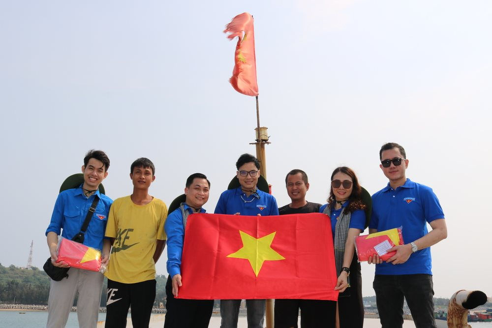 Đoàn thanh niên Bộ TN&MT: Hành động nhỏ, ý nghĩa lớn vì biển đảo quê hương