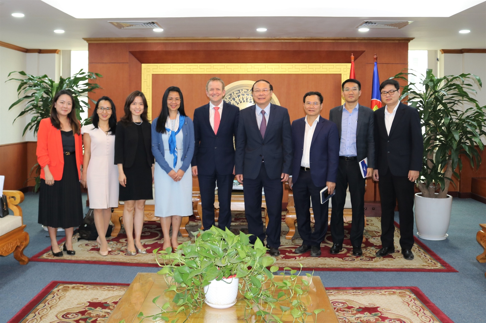 Bộ TN&MT và Ngân hàng Standard Chartered bàn về thực hiện JETP