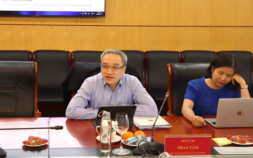 Bộ Tài nguyên và Môi trường làm việc với Bộ Thông tin và truyền thông về hoàn thiện Luật Đất đai (sửa đổi)