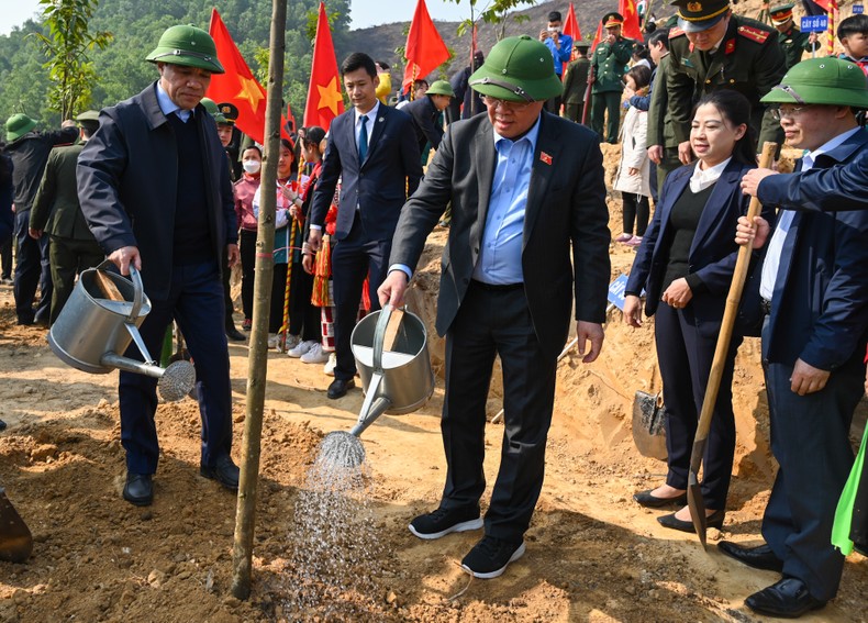 Chủ tịch Quốc hội Vương Đình Huệ phát động Tết trồng cây Xuân Quý Mão tại Tuyên Quang